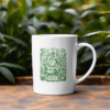 Taza blanca con ilustración de monje alquimista y pociones en tinta verde - El Monje Alquimista