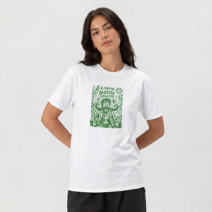 amiseta blanca con ilustración de científico y bigote gigante en tinta verde - El Desastre del Bigote Gigante