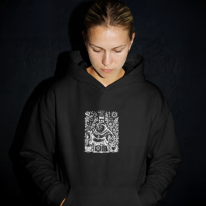 Untitled Project - Mockup 4 Sudadera negra con capucha e ilustración de monje alquimista y pociones en tinta blanca - El Monje Alquimista