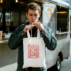 Tote bag natural con ilustración de monje alquimista y pociones en tinta roja - El Monje Alquimista